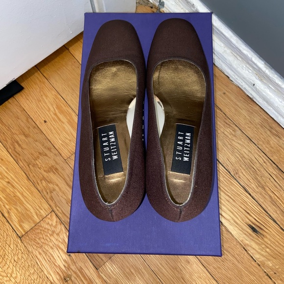 Stuart Weitzman dark brown kitten heel - Picture 4 of 5